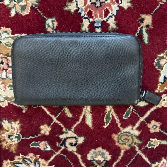 🍁SOLD🍁Prada Saffiano Wallet - Picture 2 of 11